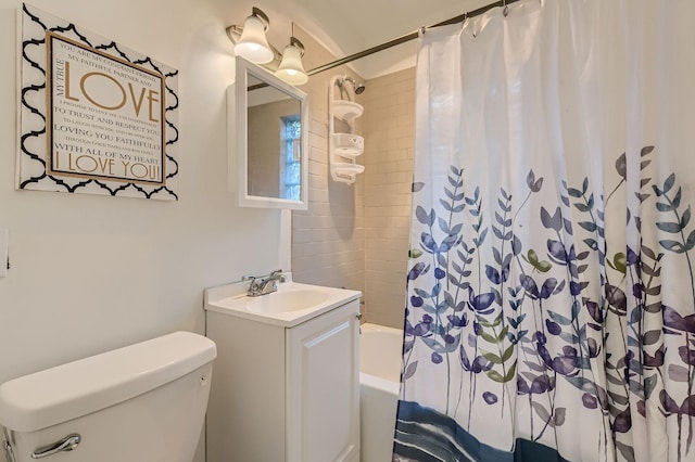 2810 Morgan Ave N, Minneapolis, MN 55411 - full bath featuring shower / bathtub combination with curtain and vanity