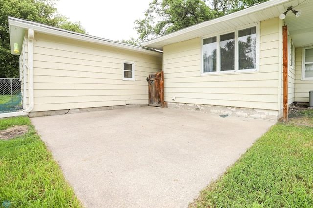 414 21st Ave N, Fargo, ND 58102 - view of front of property featuring a patio