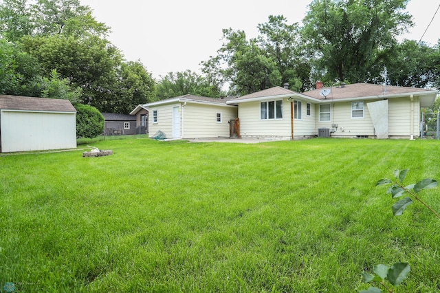 414 21st Ave N, Fargo, ND 58102 - rear view of property featuring a yard and a storage unit