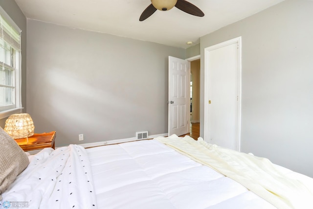 414 21st Ave N, Fargo, ND 58102 - bedroom with ceiling fan
