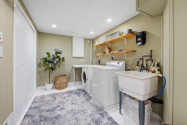 6502 Lancaster Ln N, Maple Grove, MN 55369 - laundry area featuring washing machine and clothes dryer and recessed lighting