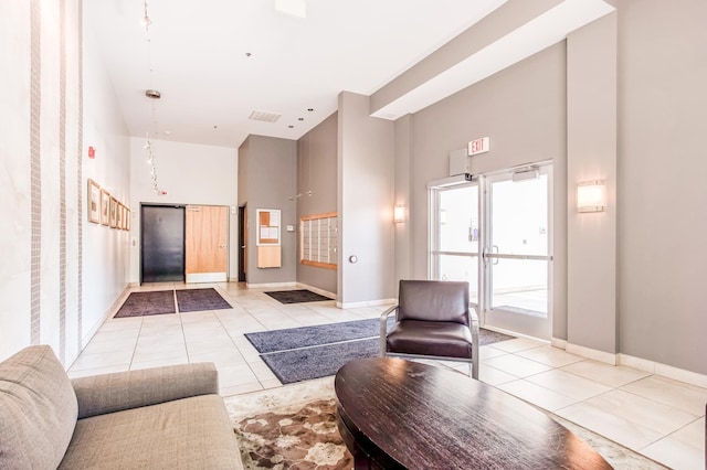 521 2nd St SE Unit 307, Minneapolis, MN 55414 - building lobby featuring a towering ceiling