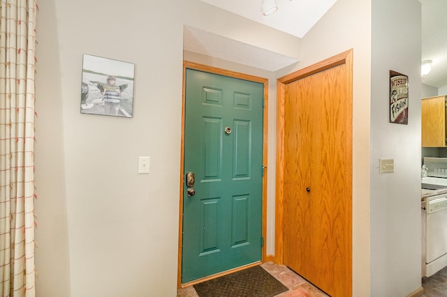 7230 Clear Rdg, Centerville, MN 55038 - view of entrance foyer