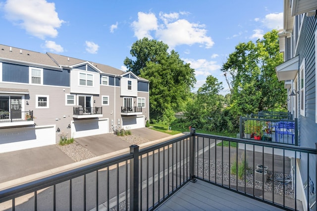 7614 Connie Ln, Inver Grove Heights, MN 55076 - balcony with a residential view