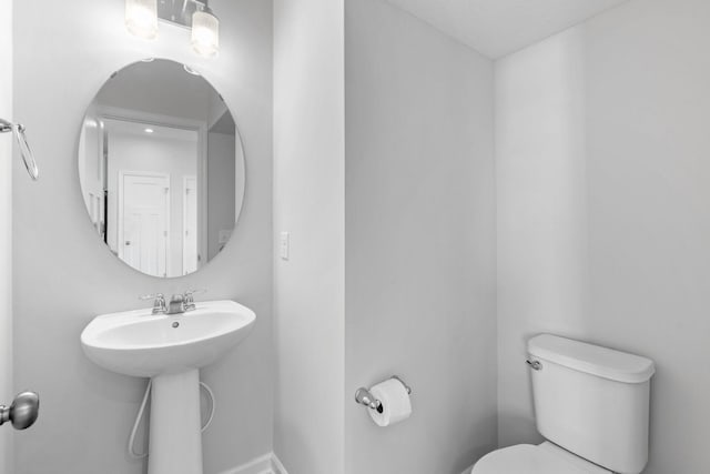 7614 Connie Ln, Inver Grove Heights, MN 55076 - bathroom featuring toilet