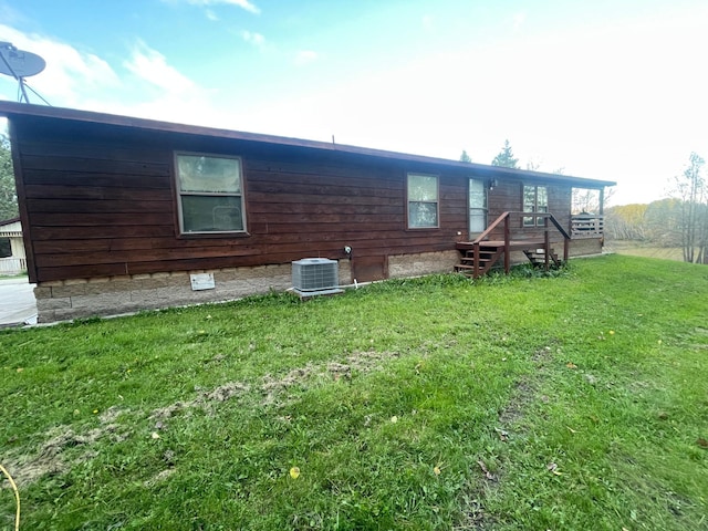 656 22nd Ave NW, Baudette Twp, MN 56623 - rear view of house with a lawn
