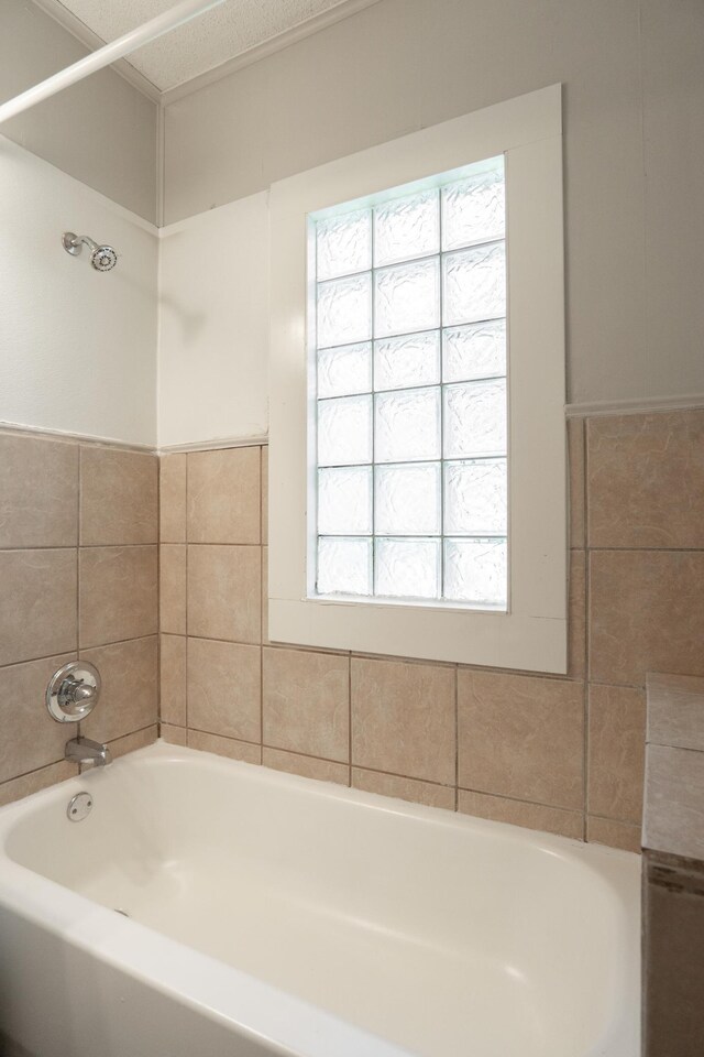 4020 Emerson Ave N, Minneapolis, MN 55412 - bathroom with a bath