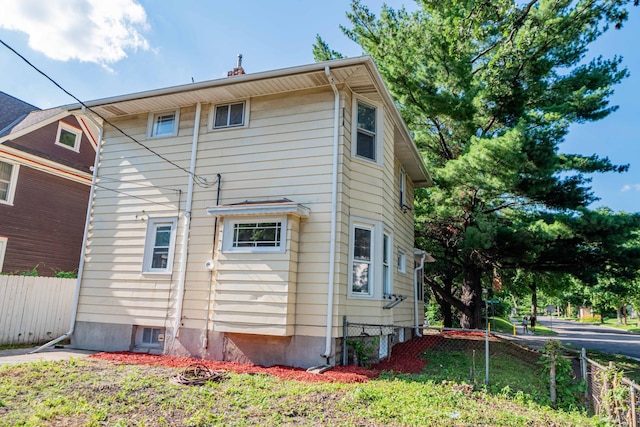 1702 Minnehaha Ave W, Saint Paul, MN 55104 - view of side of home