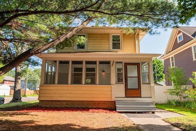 1702 Minnehaha Ave W, Saint Paul, MN 55104 - view of front of house featuring entry steps