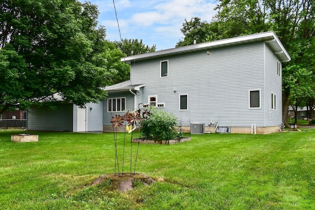 1314 Parkview Ave, Winona, MN 55987 - back of house featuring a yard