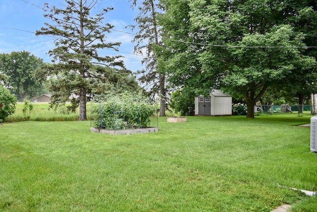 1314 Parkview Ave, Winona, MN 55987 - view of yard featuring a storage unit
