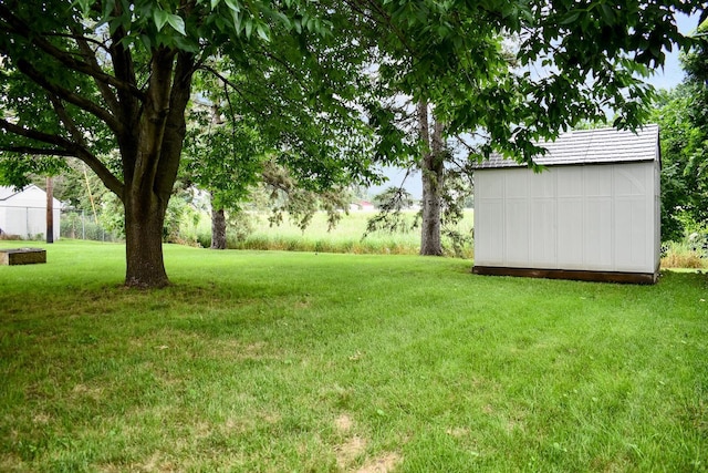 1314 Parkview Ave, Winona, MN 55987 - view of green lawn featuring a shed