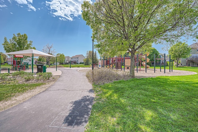 2907 Asarum Ct, Shakopee, MN 55379 - view of property's community featuring a yard
