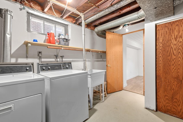 500 Otis Ave, Saint Paul, MN 55104 - laundry area featuring washing machine and clothes dryer