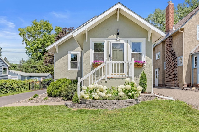 500 Otis Ave, Saint Paul, MN 55104 - view of front of property with a front lawn and stucco siding