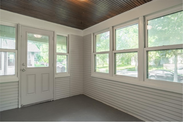 3919 Dupont Ave N, Minneapolis, MN 55412 - unfurnished sunroom with plenty of natural light