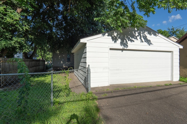 3919 Dupont Ave N, Minneapolis, MN 55412 - view of detached garage