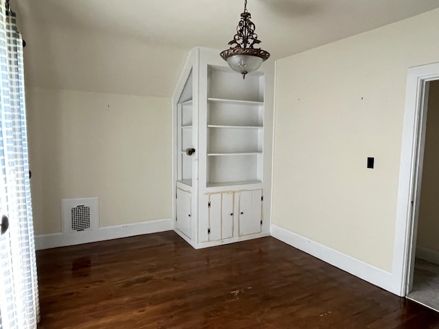 1157 6th Ave S, Windom, MN 56101 - additional living space with wood finished floors and baseboards