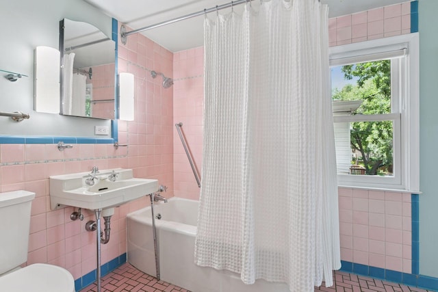 2432 Pleasant Ave, Minneapolis, MN 55404 - full bathroom with tile walls and shower / bath combination with curtain