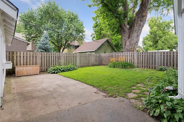 2432 Pleasant Ave, Minneapolis, MN 55404 - fenced backyard with a patio