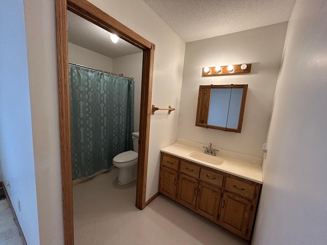 353 River Dr, Park Rapids, MN 56470 - full bath featuring vanity, a textured ceiling, and curtained shower