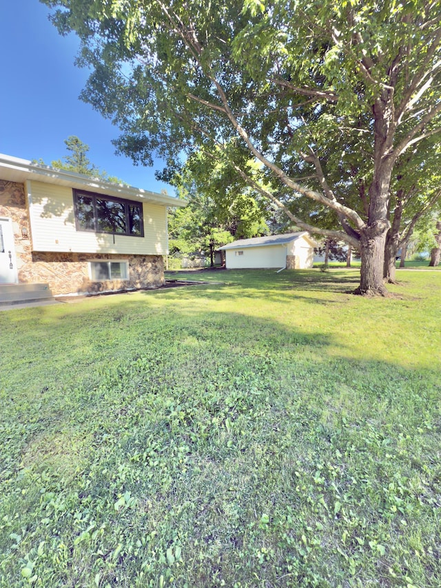2001 25th St SW, Willmar, MN 56201 - view of grassy yard