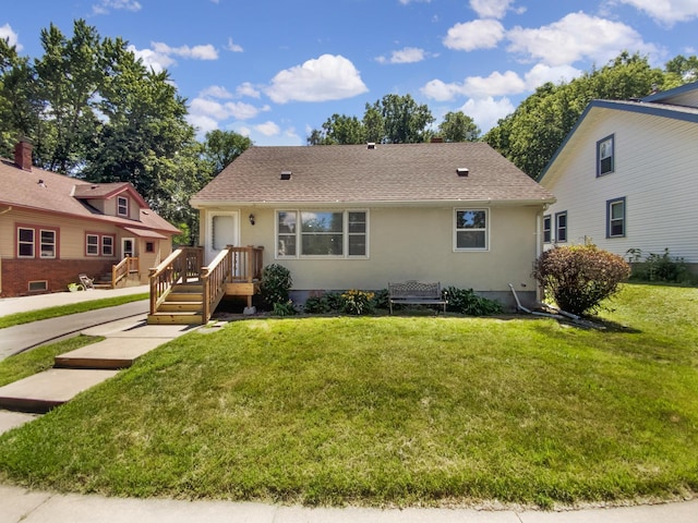206 Winona St W, West Saint Paul, MN 55118 - bungalow with stucco siding, a front lawn, and a shingled roof