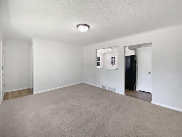 206 Winona St W, West Saint Paul, MN 55118 - empty room featuring carpet floors and a textured ceiling