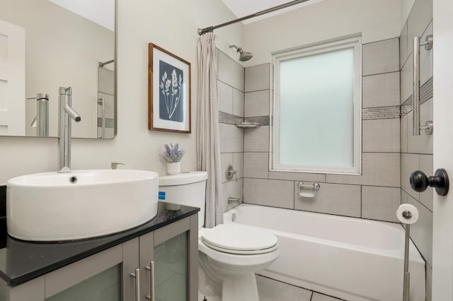 4640 Portland Ave, Minneapolis, MN 55407 - full bathroom featuring shower / bathtub combination with curtain and vanity