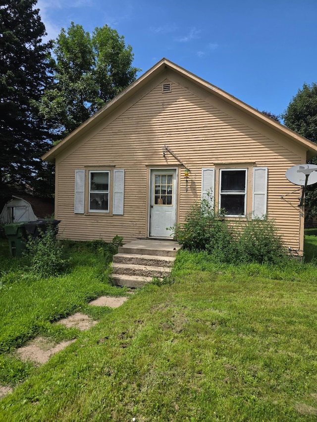 1637 Miller St, Worthington, MN 56187 - bungalow-style house featuring a front yard and a storage unit