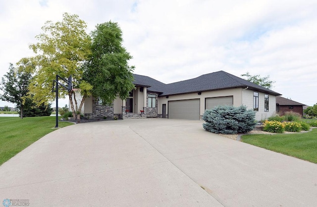 4703 Woodhaven St S, Fargo, ND 58104 - prairie-style home featuring an attached garage, driveway, a front yard, and stucco siding