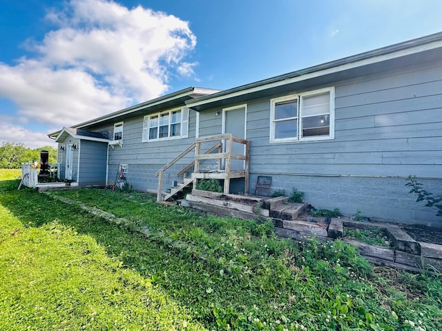 1818 Sherwood St, Pokegama Twp, MN 55051 - rear view of property with a yard