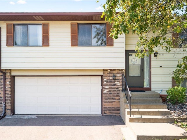 15722 Griffon Ct, Apple Valley, MN 55124 - photo 1