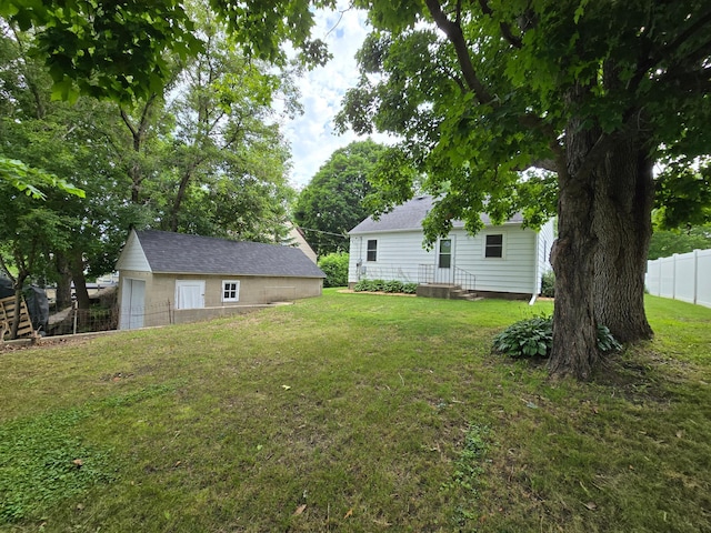 818 Kenwood St, Alexandria, MN 56308 - view of yard featuring an outbuilding