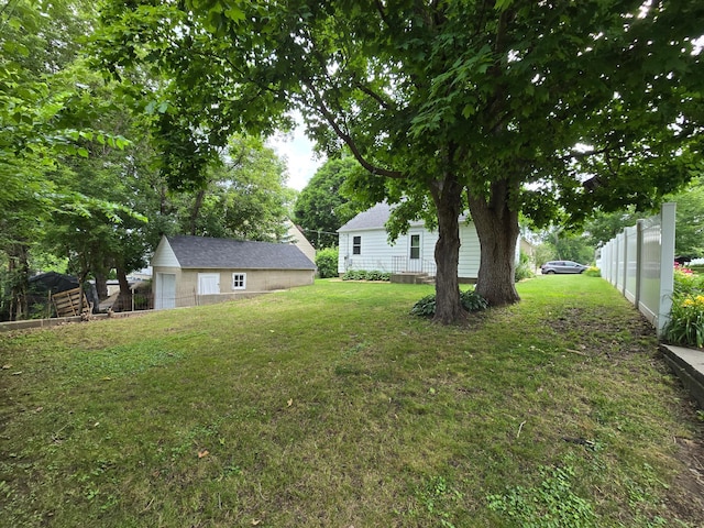 818 Kenwood St, Alexandria, MN 56308 - view of yard