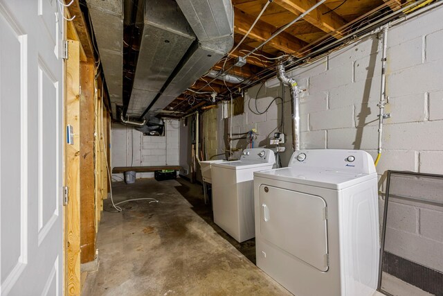 4801 Louisiana Ave N, Crystal, MN 55428 - washroom featuring washer and clothes dryer