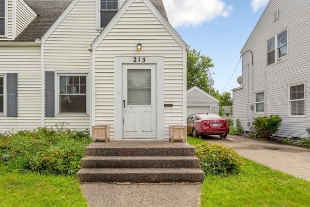 215 Plainview St, Owatonna, MN 55060 - entrance to property featuring a shingled roof