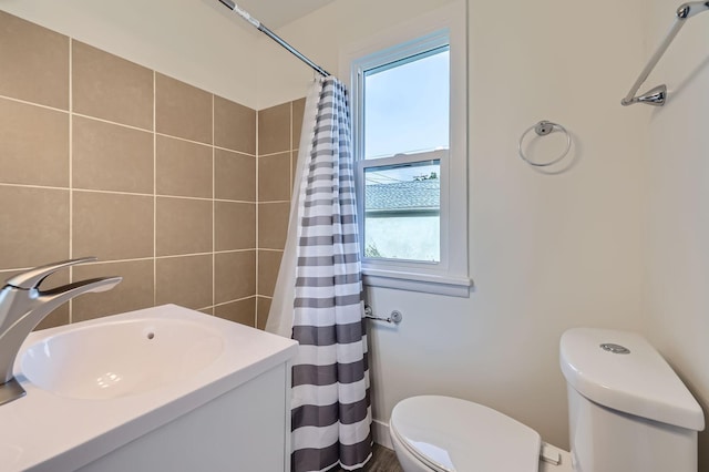 1826 Case Ave E, Saint Paul, MN 55119 - bathroom with curtained shower and vanity