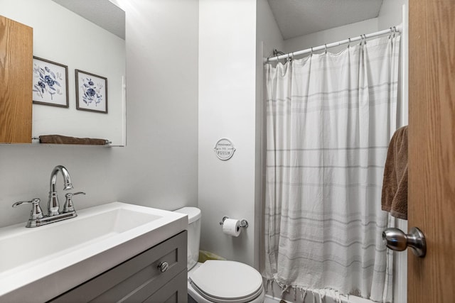 5830 Forest Boulevard Trl, Wyoming, MN 55092 - bathroom featuring vanity and a shower with shower curtain