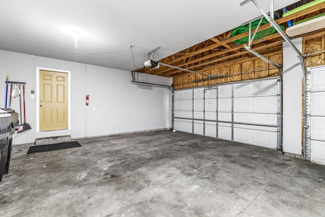 5830 Forest Boulevard Trl, Wyoming, MN 55092 - garage with a garage door opener