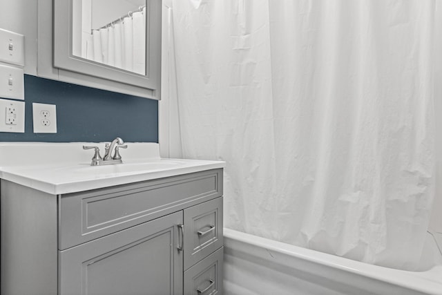 1273 County Rd N, Kinnickinnic Twp, WI 54023 - bathroom featuring vanity and shower / bath combo with shower curtain