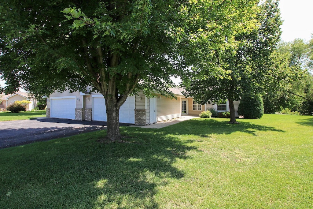 841 Greensview Ct NW, Hutchinson, MN 55350 - photo 1