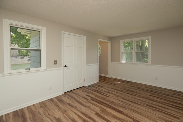 405 River St SW, Chatfield, MN 55923 - unfurnished room featuring wood finished floors and a textured ceiling