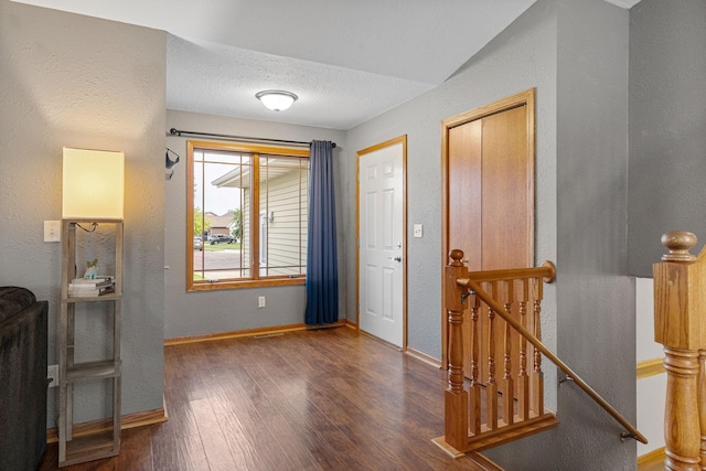 133 Uriah Ct, Mankato, MN 56001 - foyer featuring a textured wall and wood finished floors
