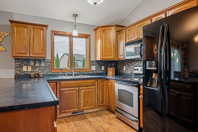 133 Uriah Ct, Mankato, MN 56001 - kitchen featuring black fridge, stainless steel electric range, tasteful backsplash, dark countertops, and a textured ceiling