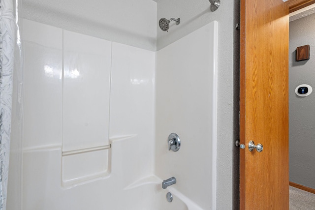 133 Uriah Ct, Mankato, MN 56001 - bathroom featuring shower / bath combo