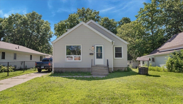 806 8th St SW, Willmar, MN 56201 - bungalow-style home with entry steps and driveway