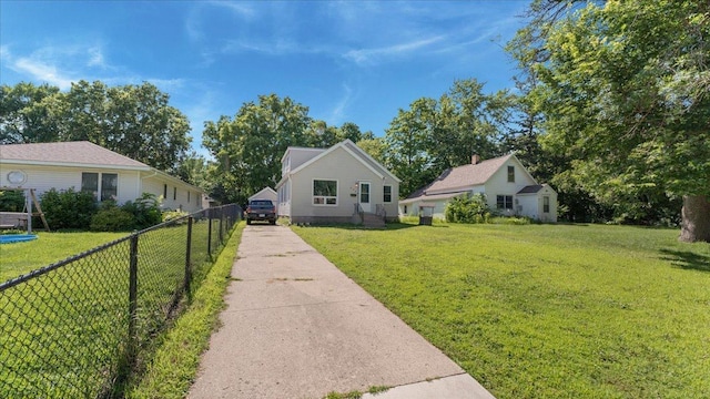 806 8th St SW, Willmar, MN 56201 - view of front of property featuring driveway