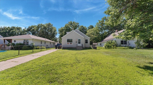 806 8th St SW, Willmar, MN 56201 - bungalow-style house featuring driveway