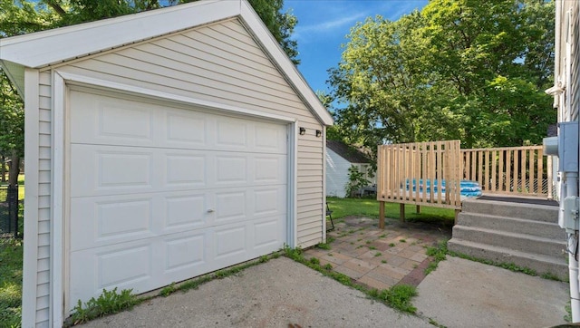 806 8th St SW, Willmar, MN 56201 - detached garage with driveway